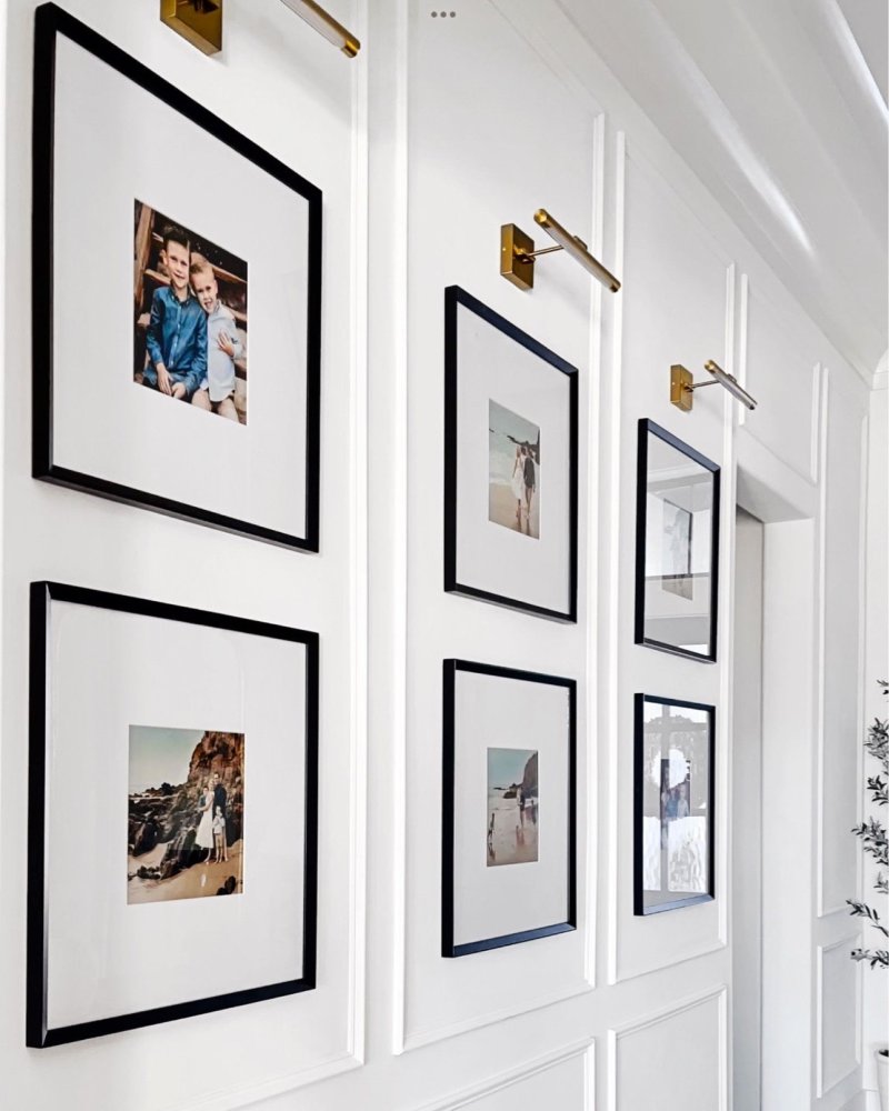 Photo frames in the interior of the apartment