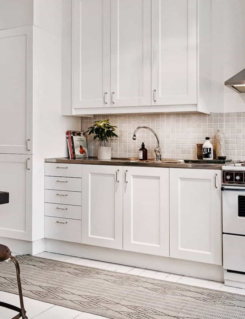 White kitchen Ikea Scande Style