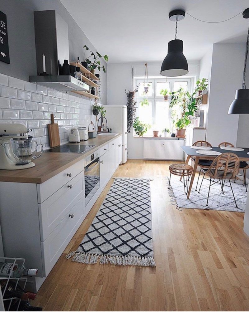 White kitchen Ikea Scande Style