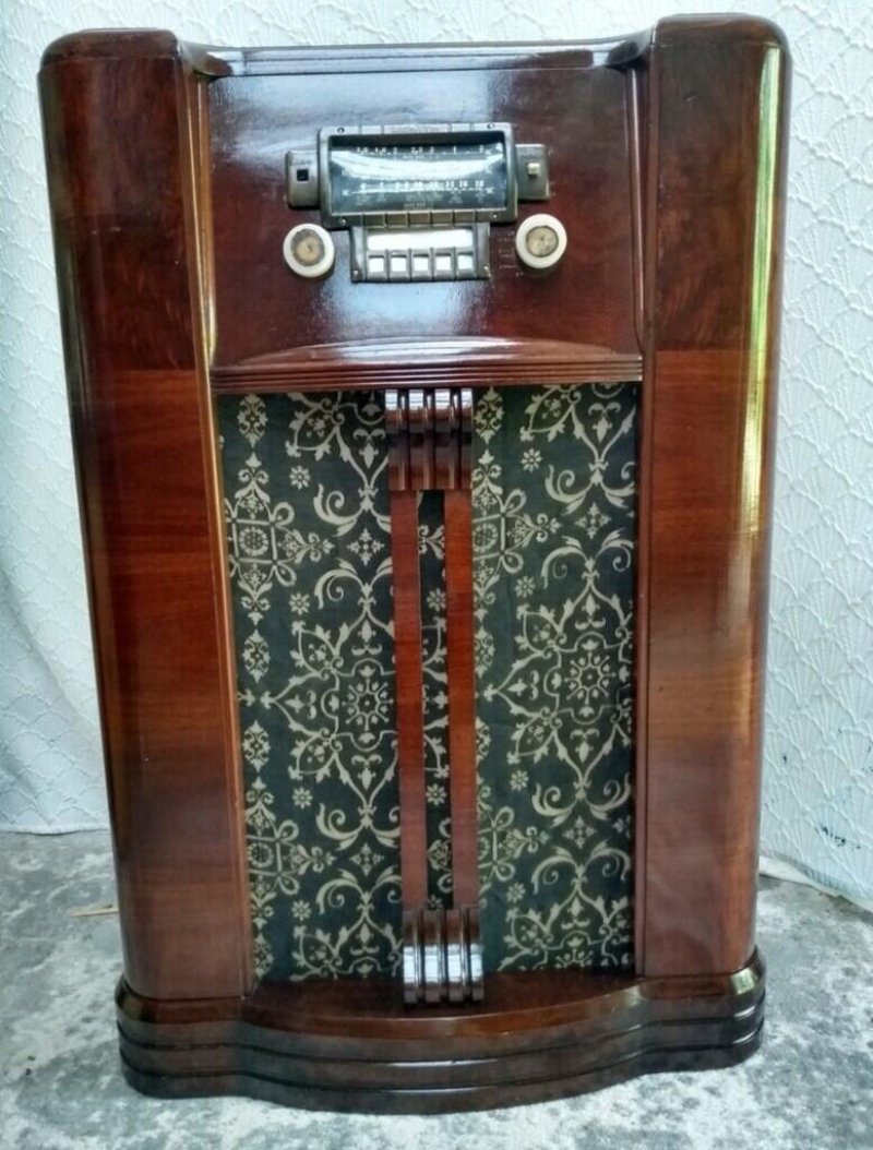 Vintage radio