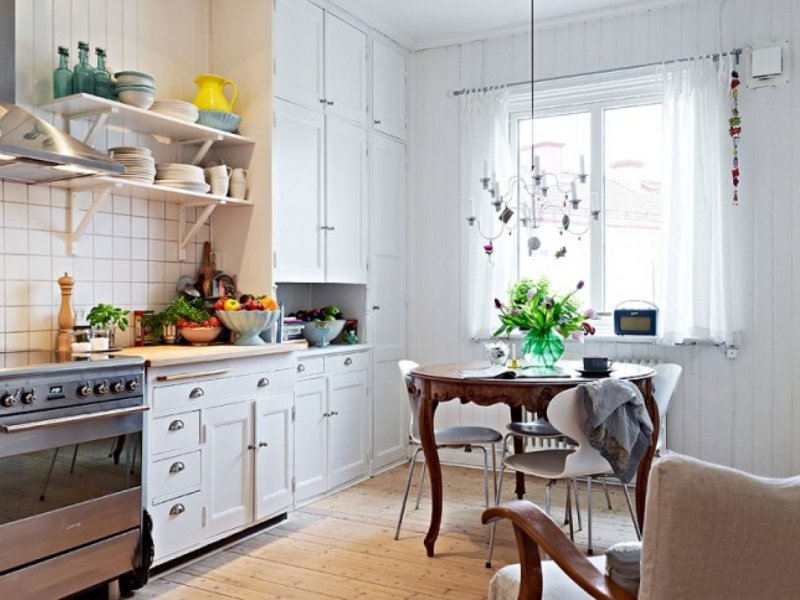 White kitchen Ikea Scande Style