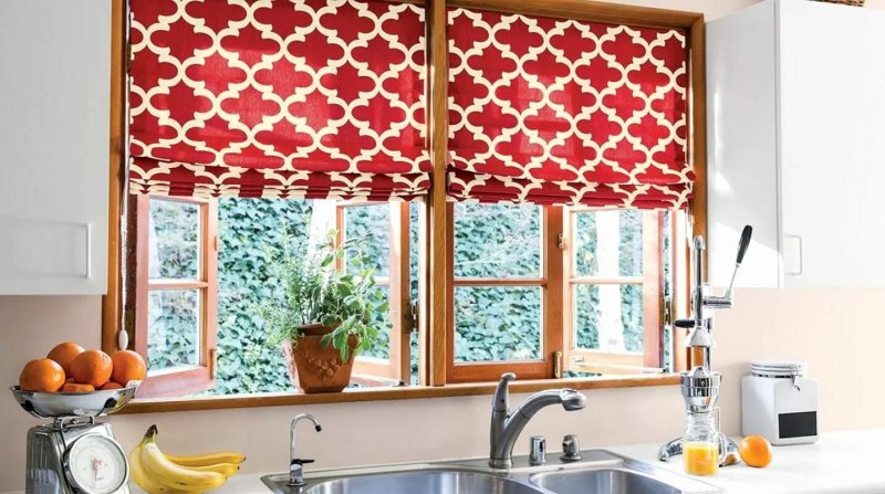 Roman curtains for the kitchen in the Scandinavian style