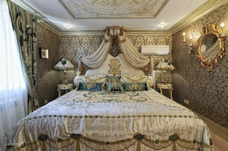 Royal bedroom style Rococo