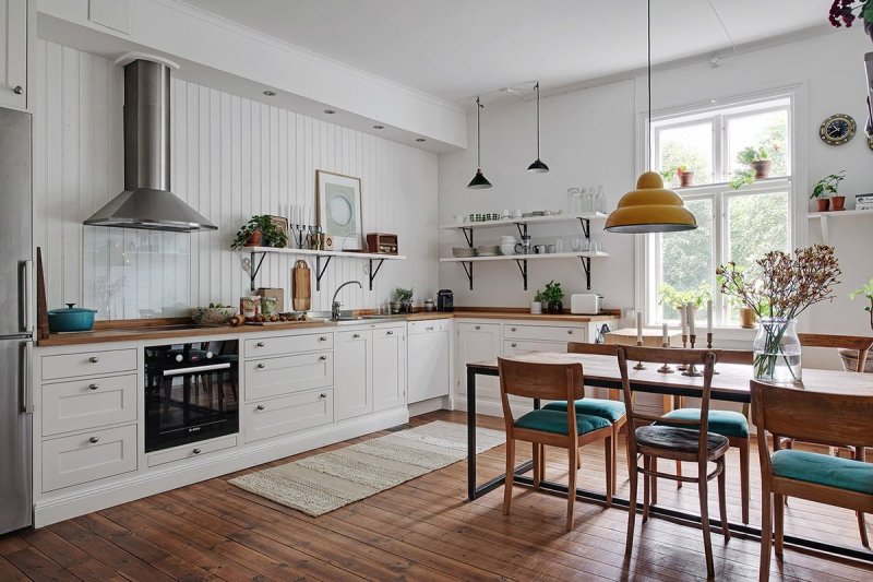 White kitchen Ikea Scande Style