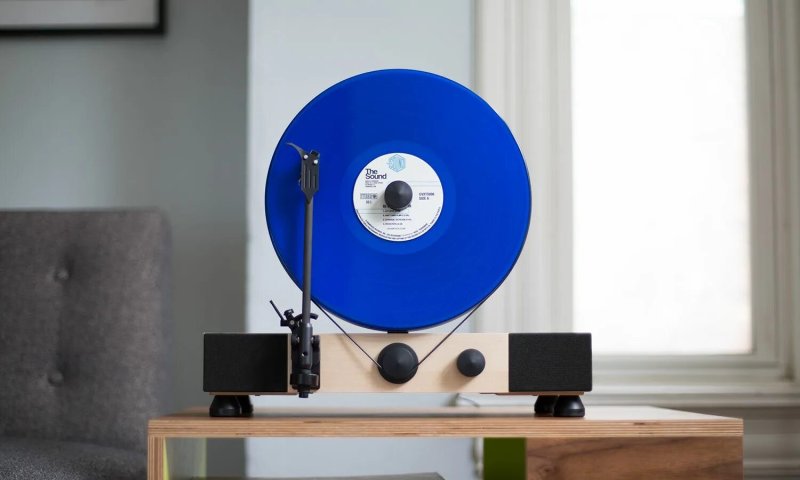 Vinyl record player