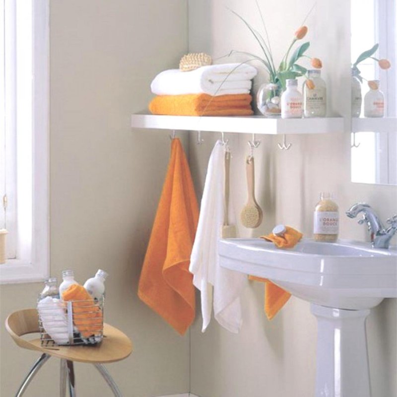 Towels in the interior of the bathroom