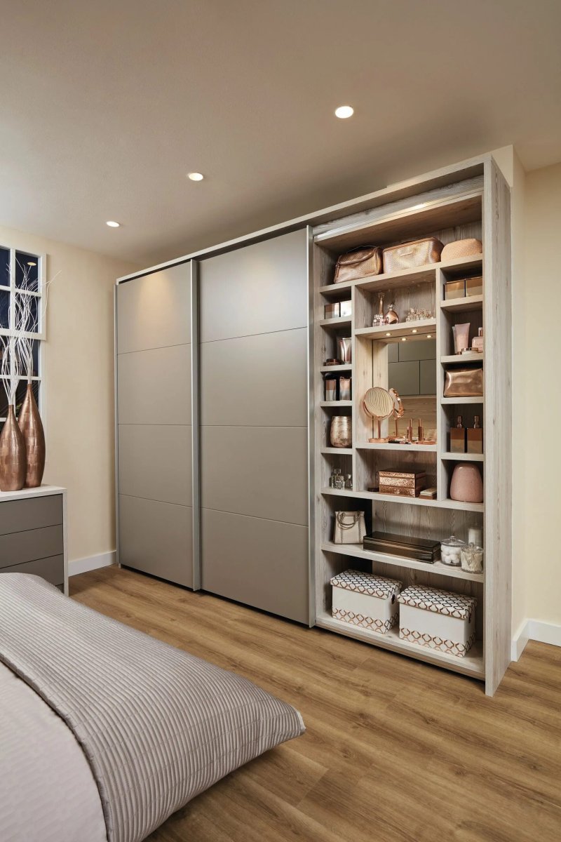 Built -in wardrobe in the bedroom design