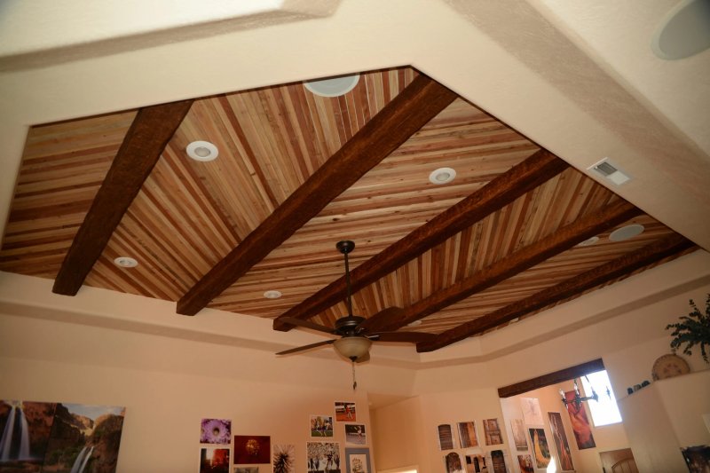 Wooden beam ceiling