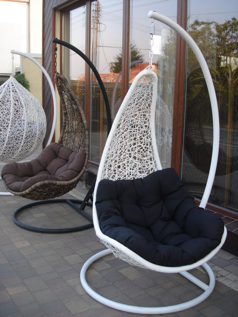 Chair swing windwall