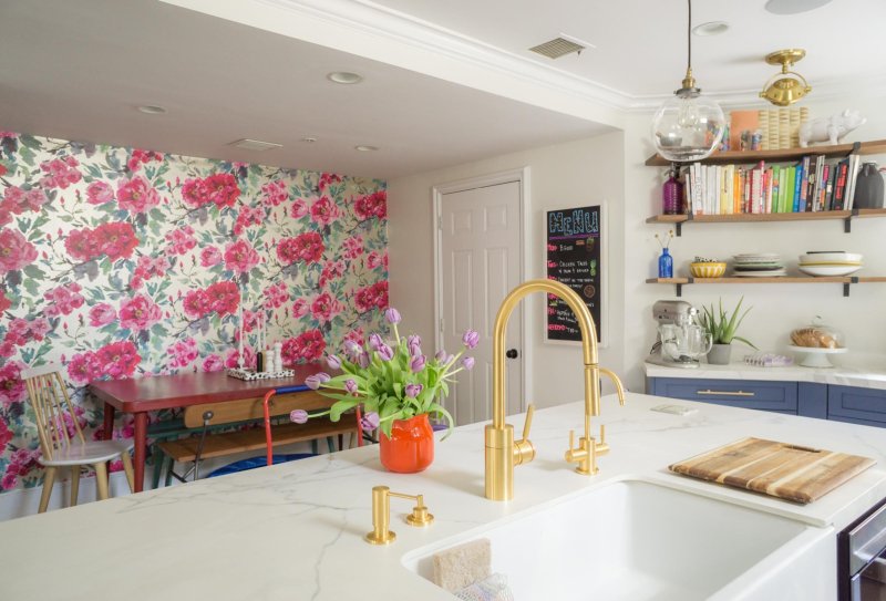 Flowers in the interior of the kitchen