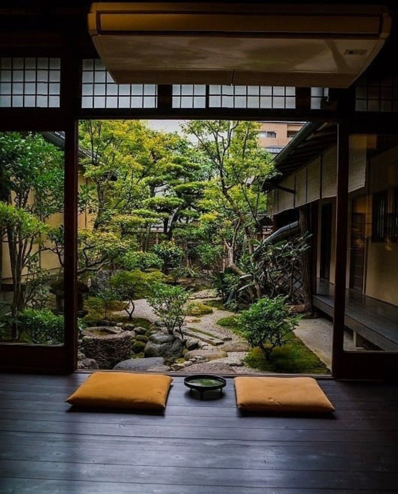 Japanese -style courtyard