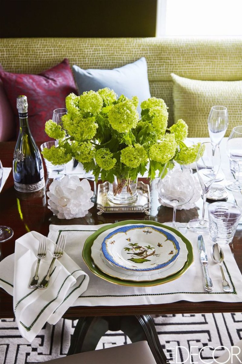 Table setting in green color