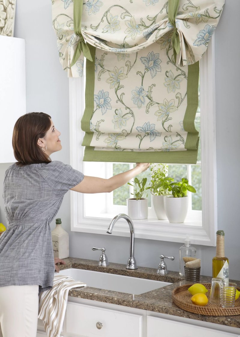 Roman curtain in the kitchen