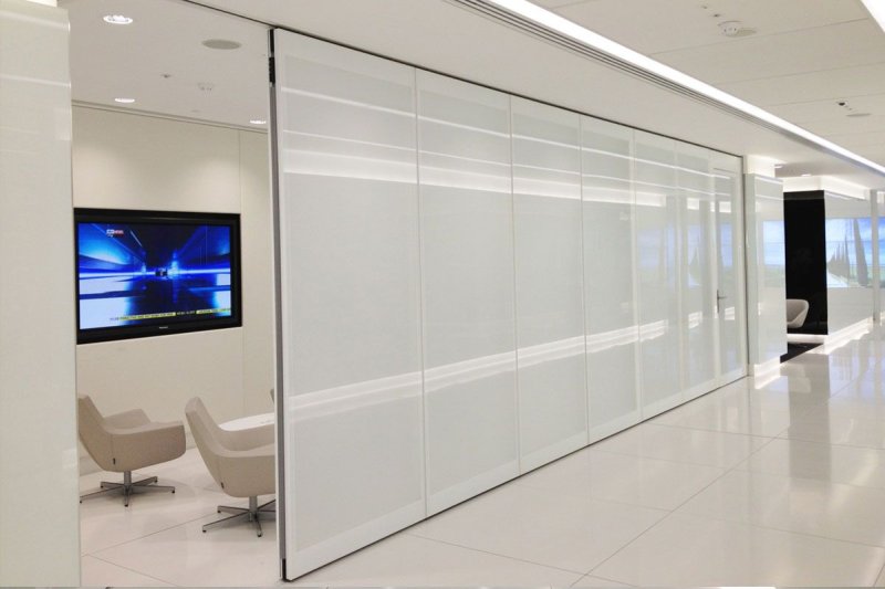 Glass partition for office