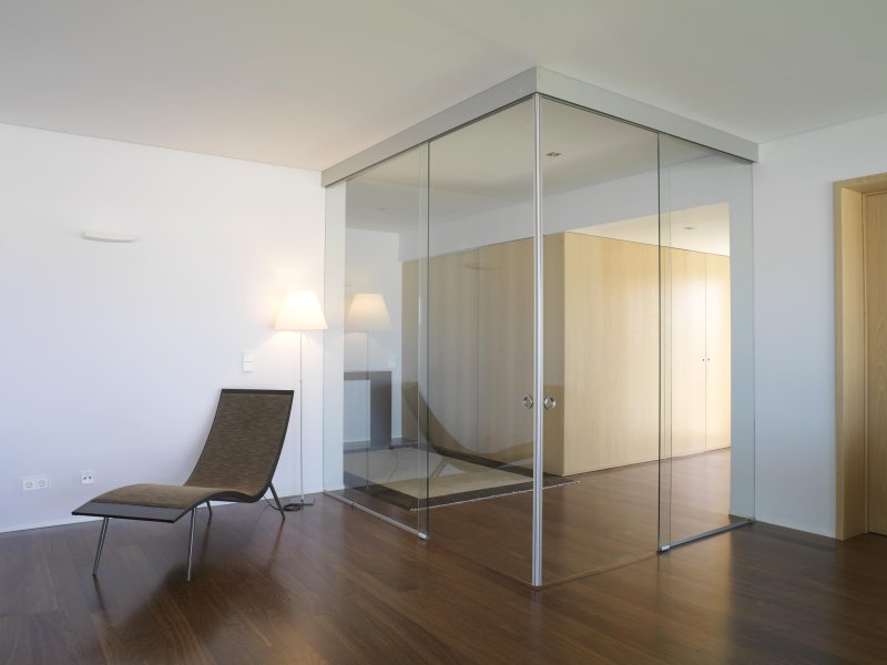 Glass partition