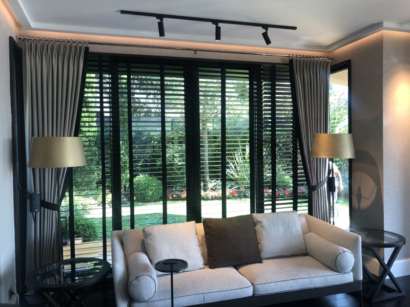 Horizontal blinds in the interior