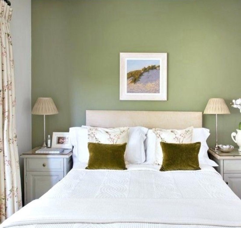 Pistachio color in the interior of the bedroom