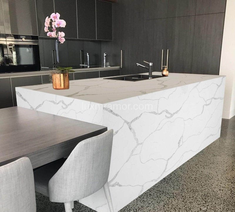 Kitchen with a countertop for marble