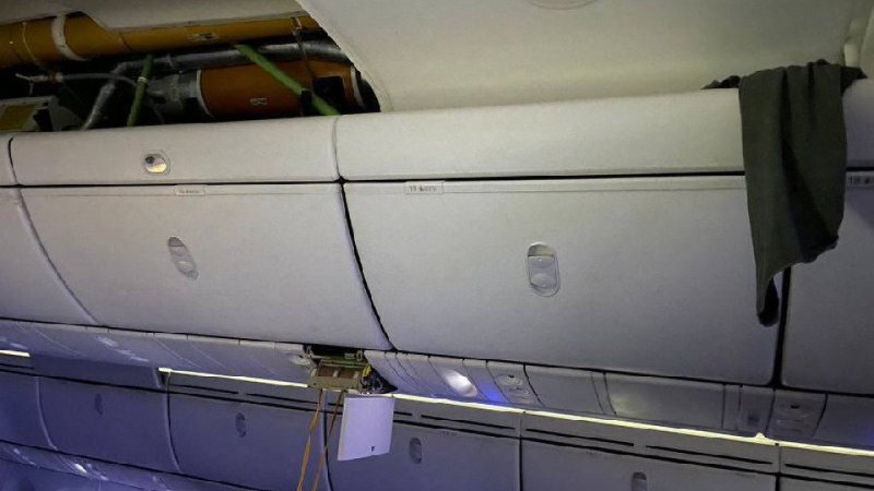 Bagage shelf Boeing 737