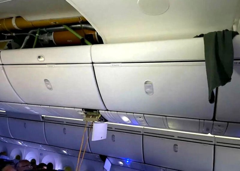 Bagage shelf Boeing 737