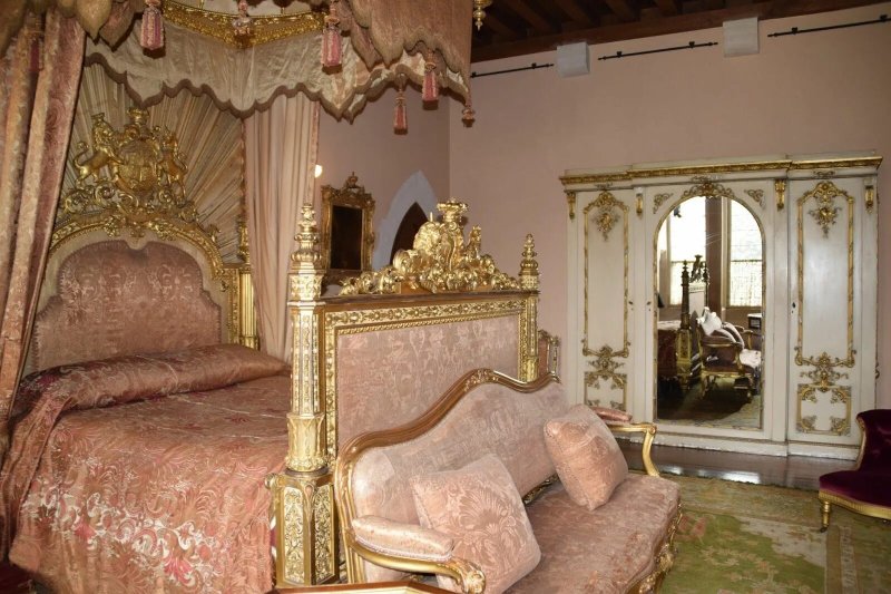 Rococo style bedroom