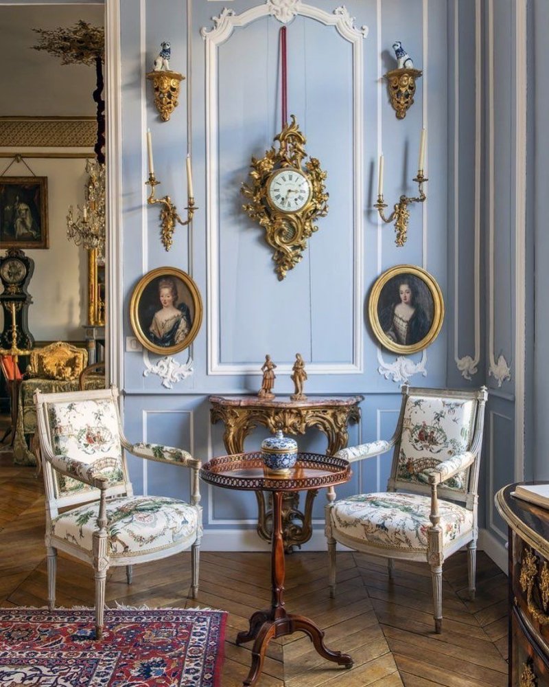 Rococo style in the interior