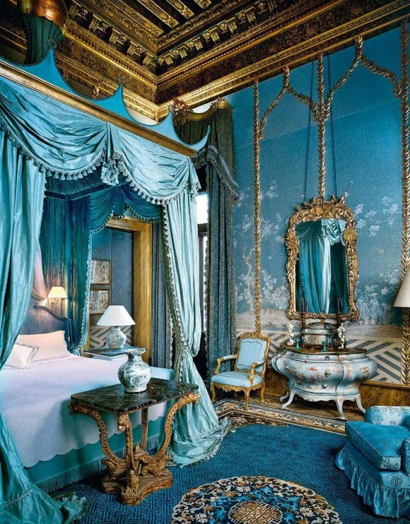 Royal bedroom style Rococo