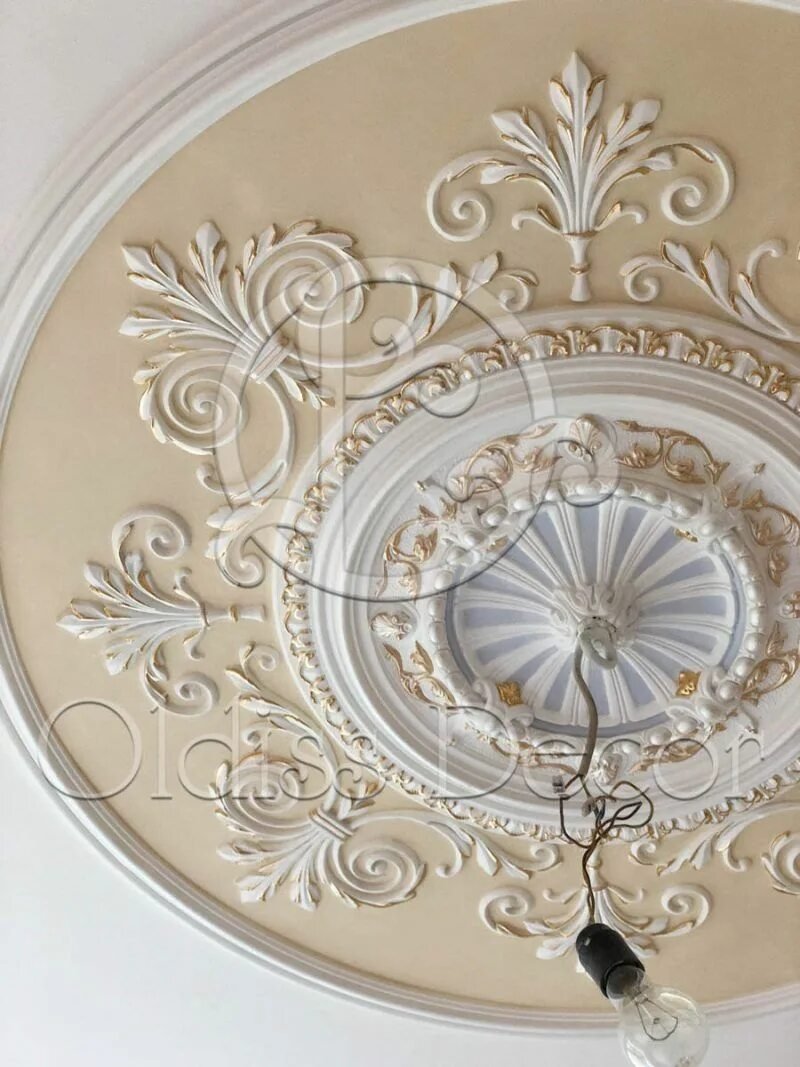 Decorative stucco molding on the ceiling