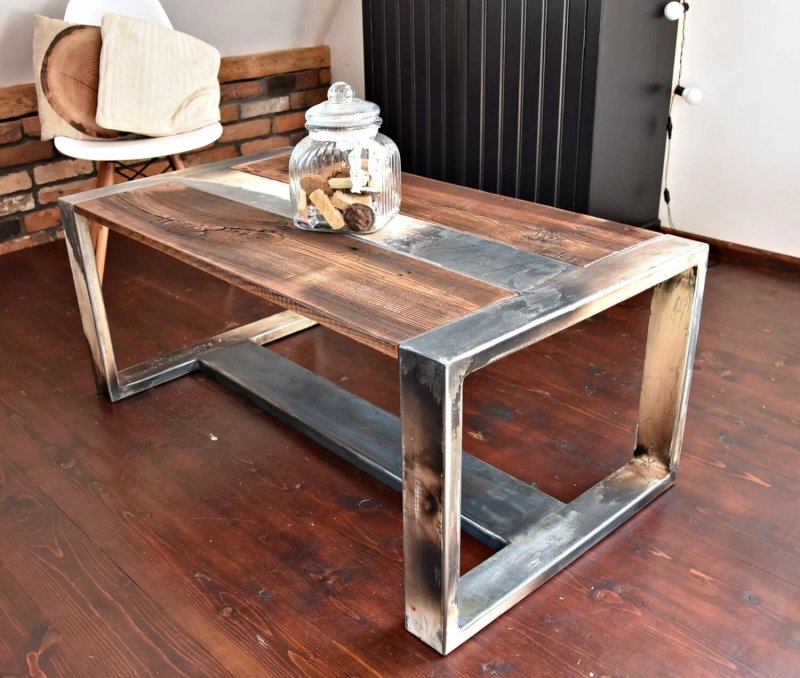 Table Commerce Industrial Loft