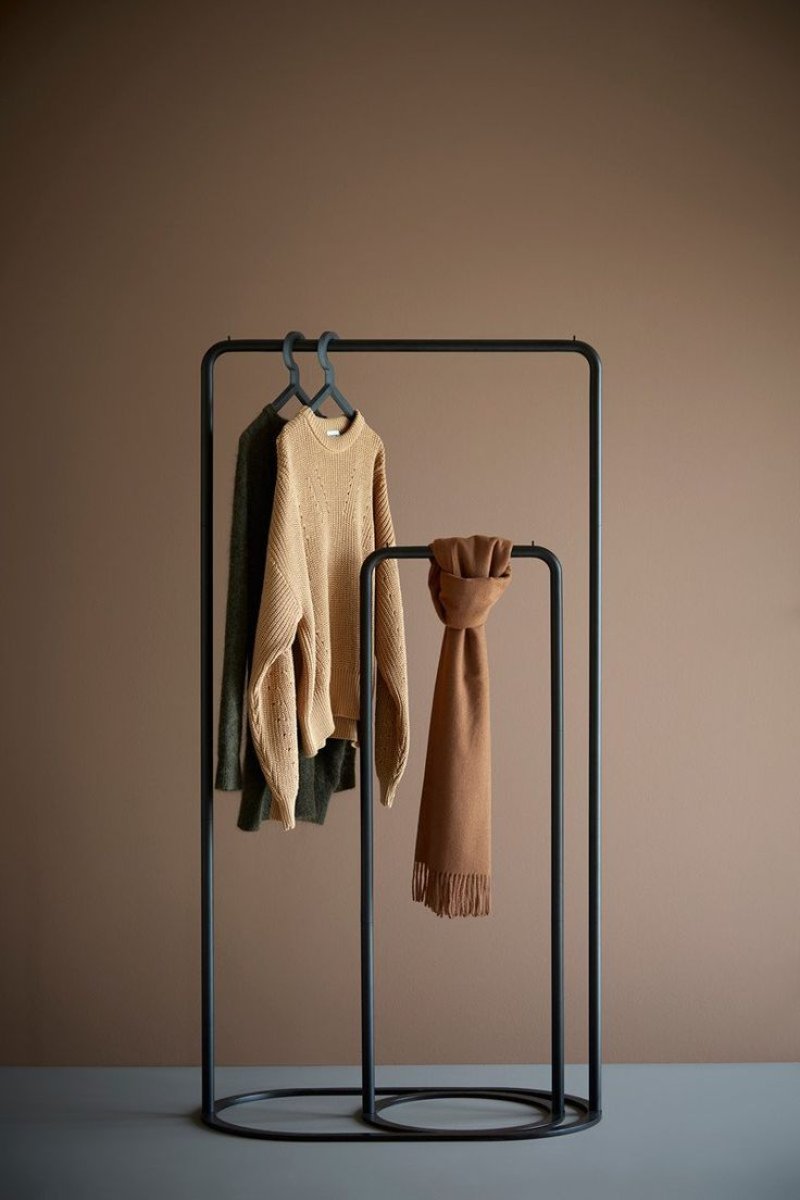 Floor hanger for clothes