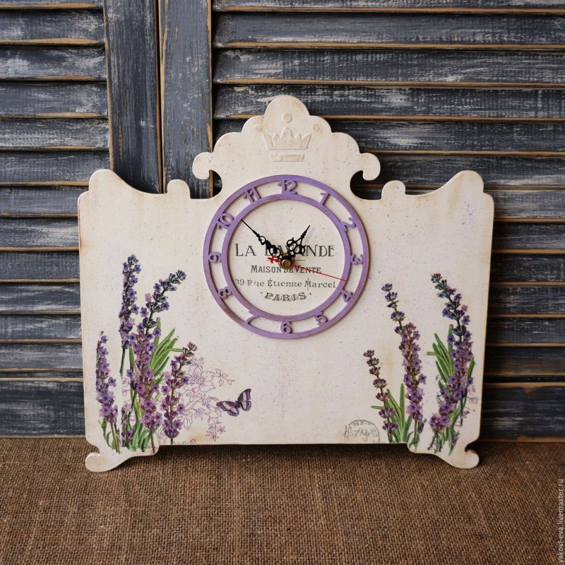 Watch with lavender in the style of Provence