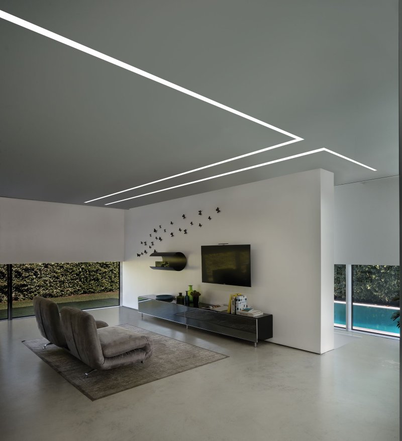 Ceiling design with light lines