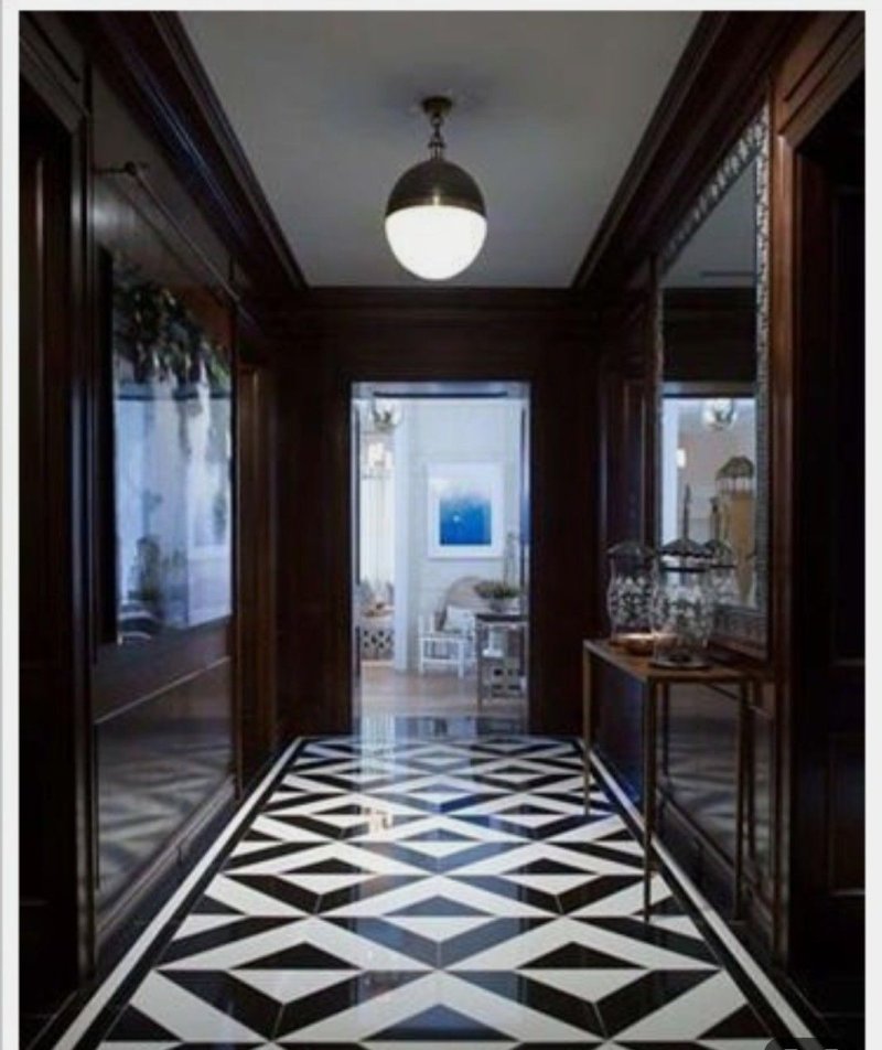 Tiles in the hallway design