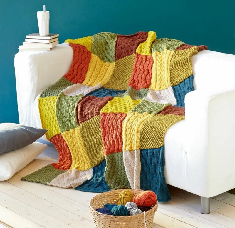 Knitted blankets of patchwork