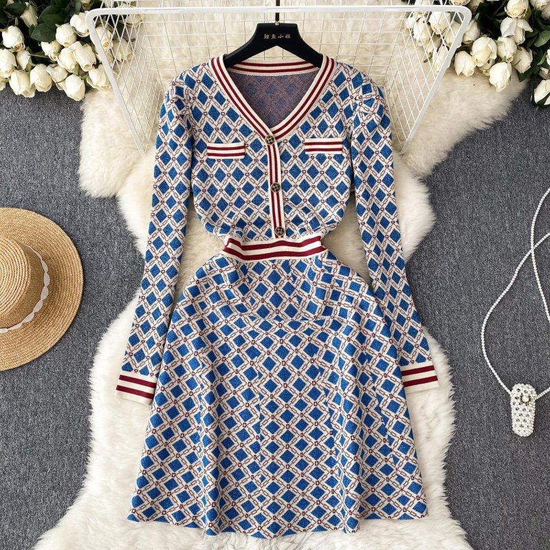 Women's knitwear dress with long sleeves