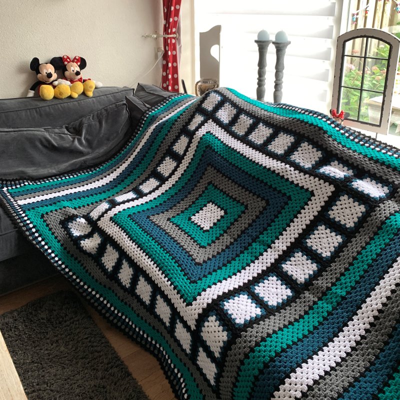 Knitted blanket