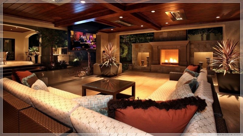 Big living room with fireplace