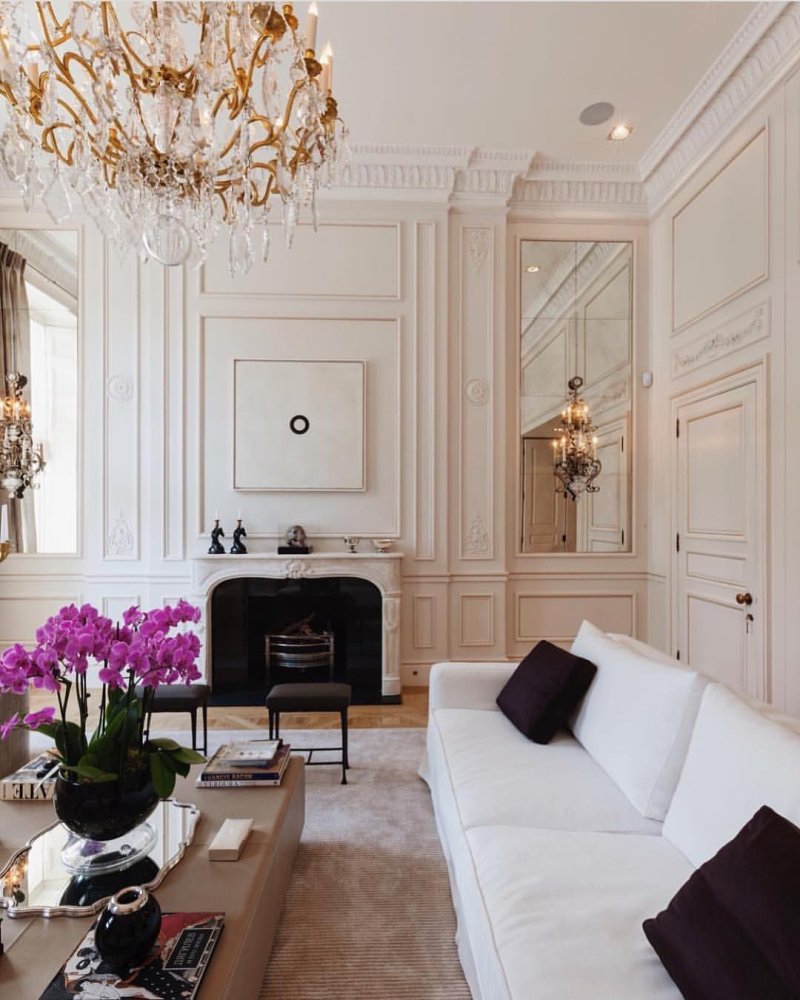 French style in the interior of the apartment