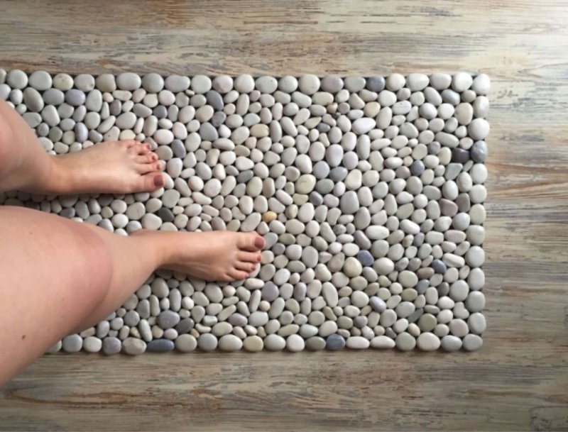 Pebble massage rug