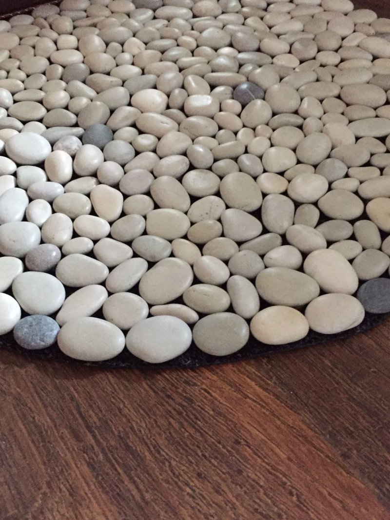 Rug pebble