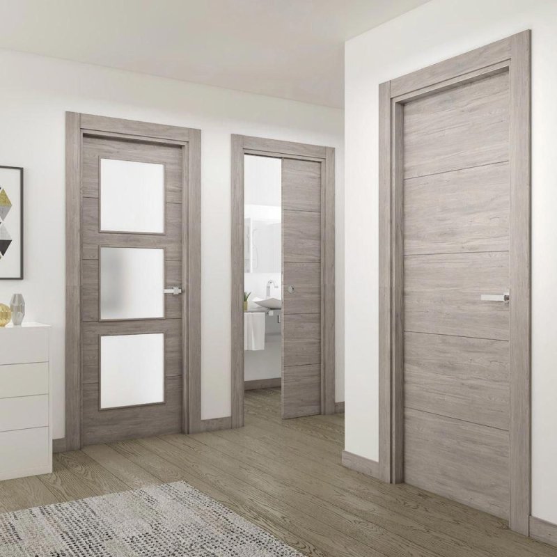 Svetly gray interior doors in the interior