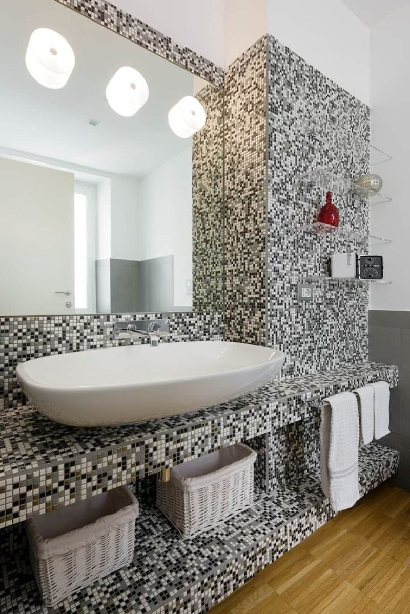 Bathroom design with mosaic