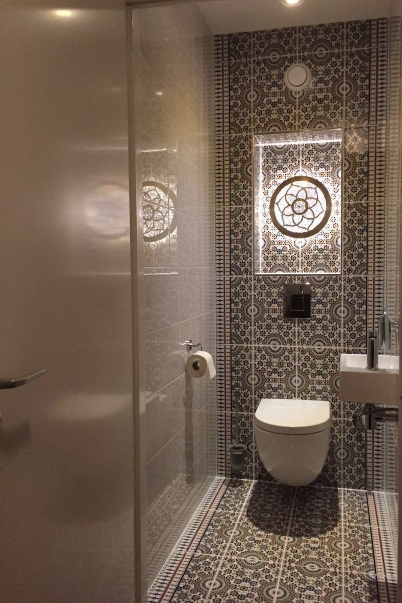 Bathroom in Moroccan style