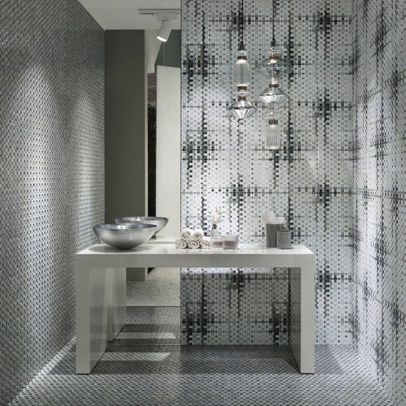 Mirror mosaic in the interior of the bathroom