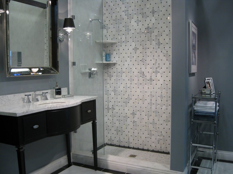 Bathroom with mosaic