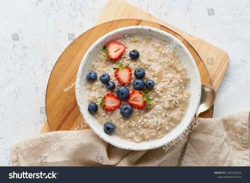 Oatmeal with berries