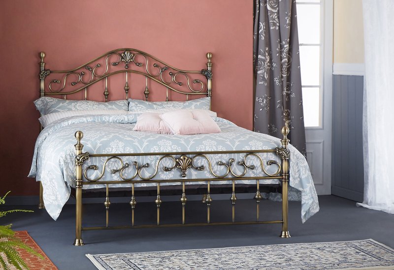 Metal double bed