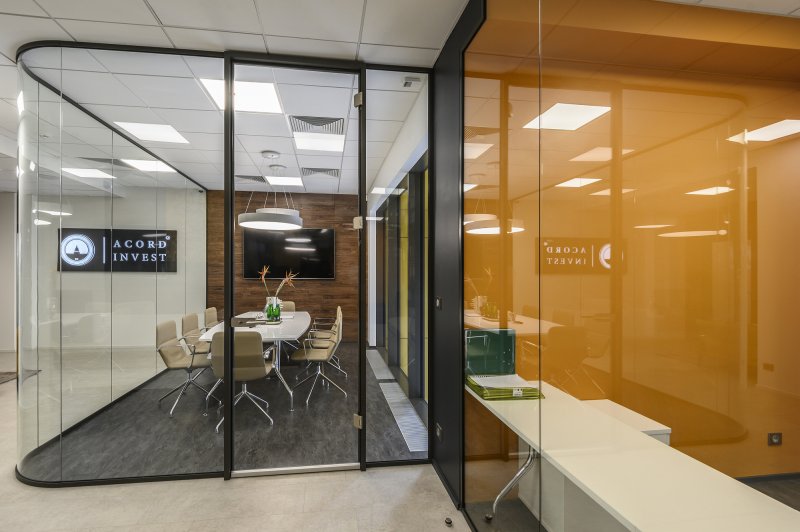 Glass partition for office