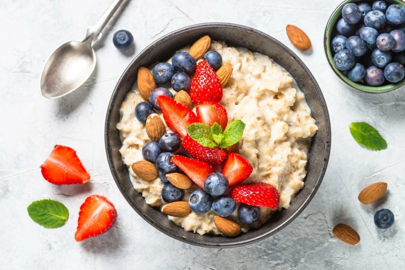 Oatmeal with berries