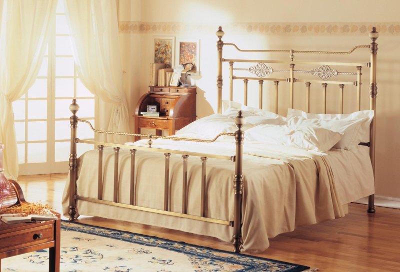 Iron bed double